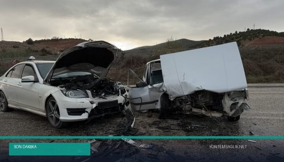 Tokat'ta iki aracın kafa kafaya çarpıştığı kazada 5 kişi yaralandı (Foto Galeri)